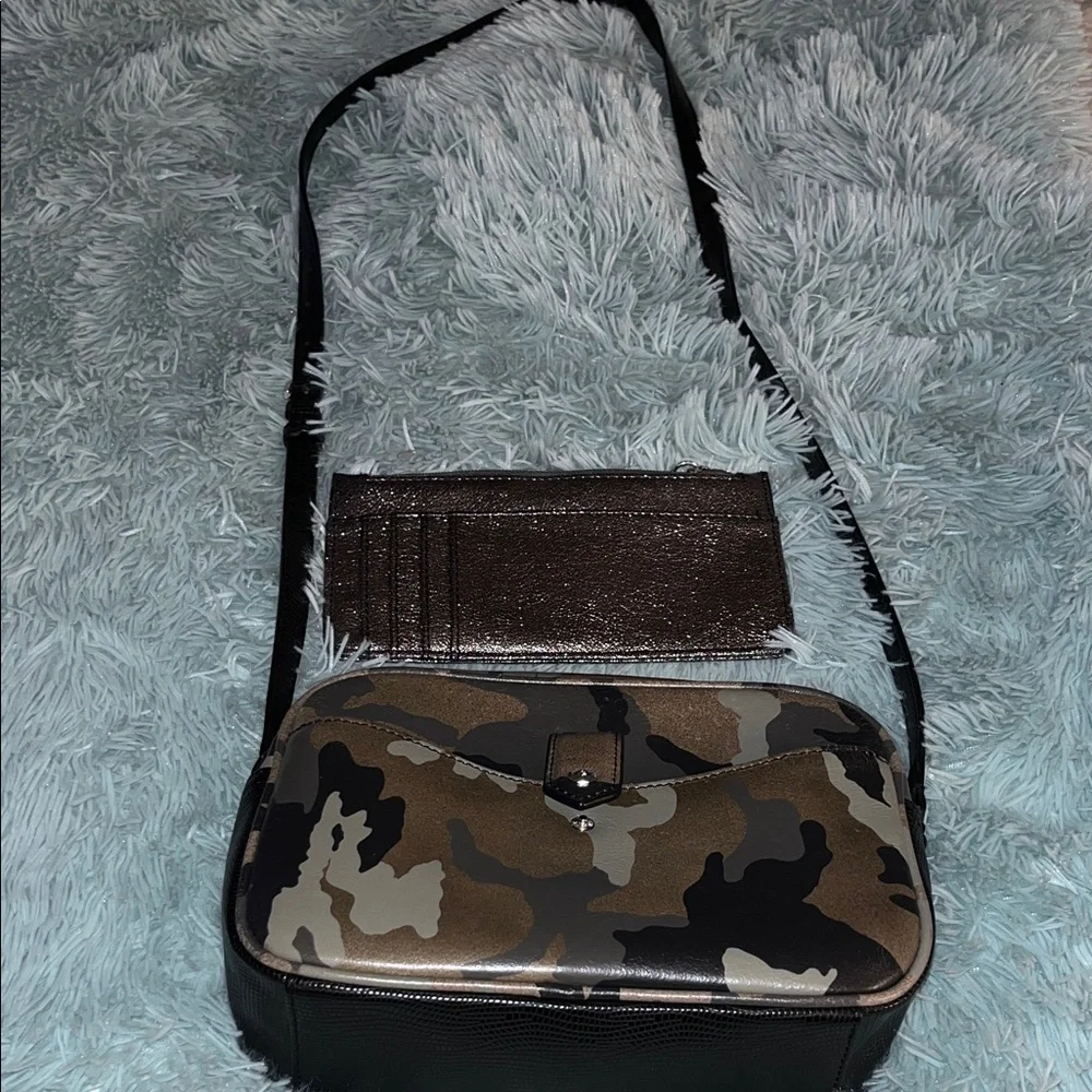 GILI CAMO LEATHER CROSSBODY BAG/ SILVER ID WRISTLET EUC - Picture 4 of 11
